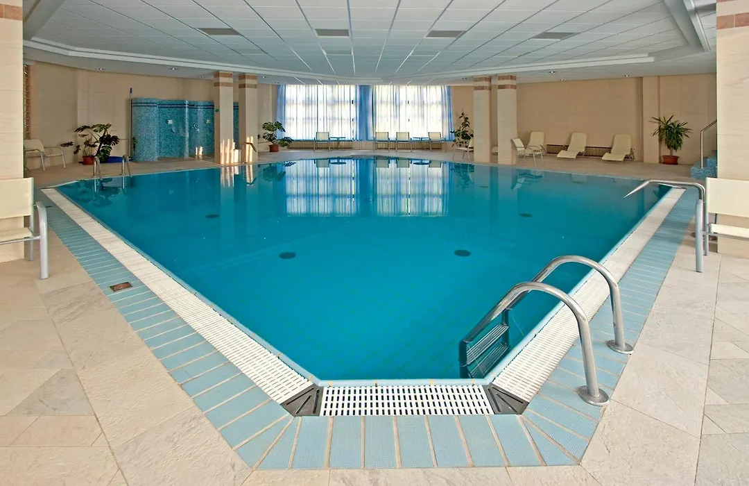 Rubin Wellness & Conference Hotel-1